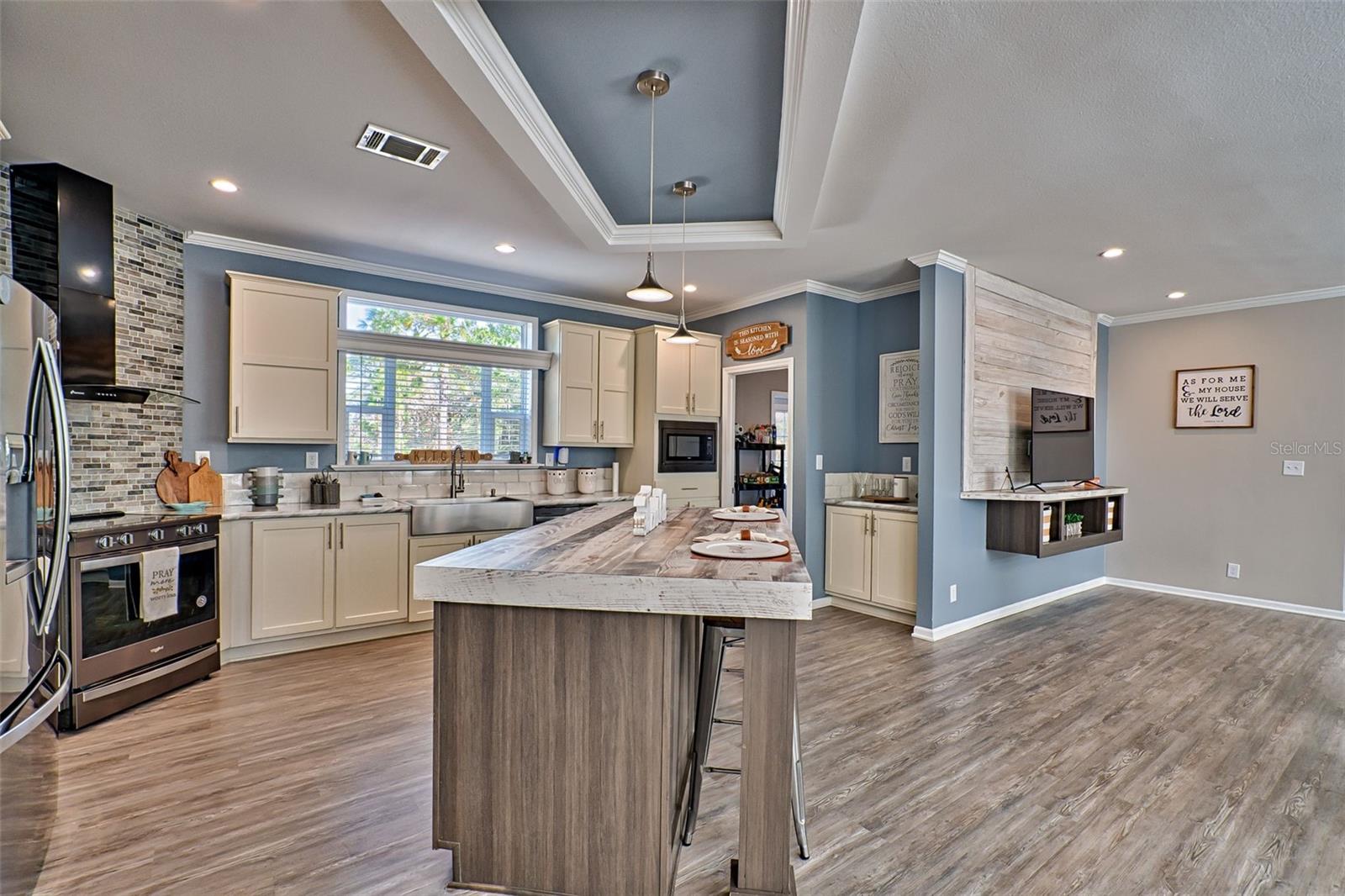 MELROSE LANDING - Residential