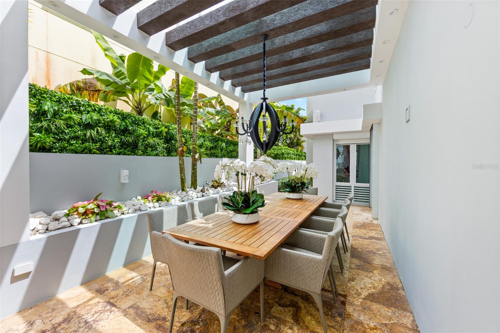 URB. ARBOLES DE MONTEHIEDRA - Residential