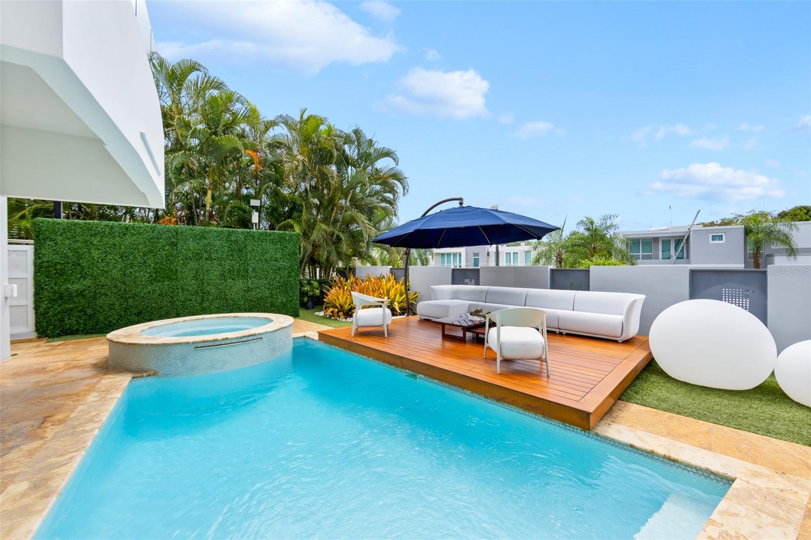 URB. ARBOLES DE MONTEHIEDRA - Residential