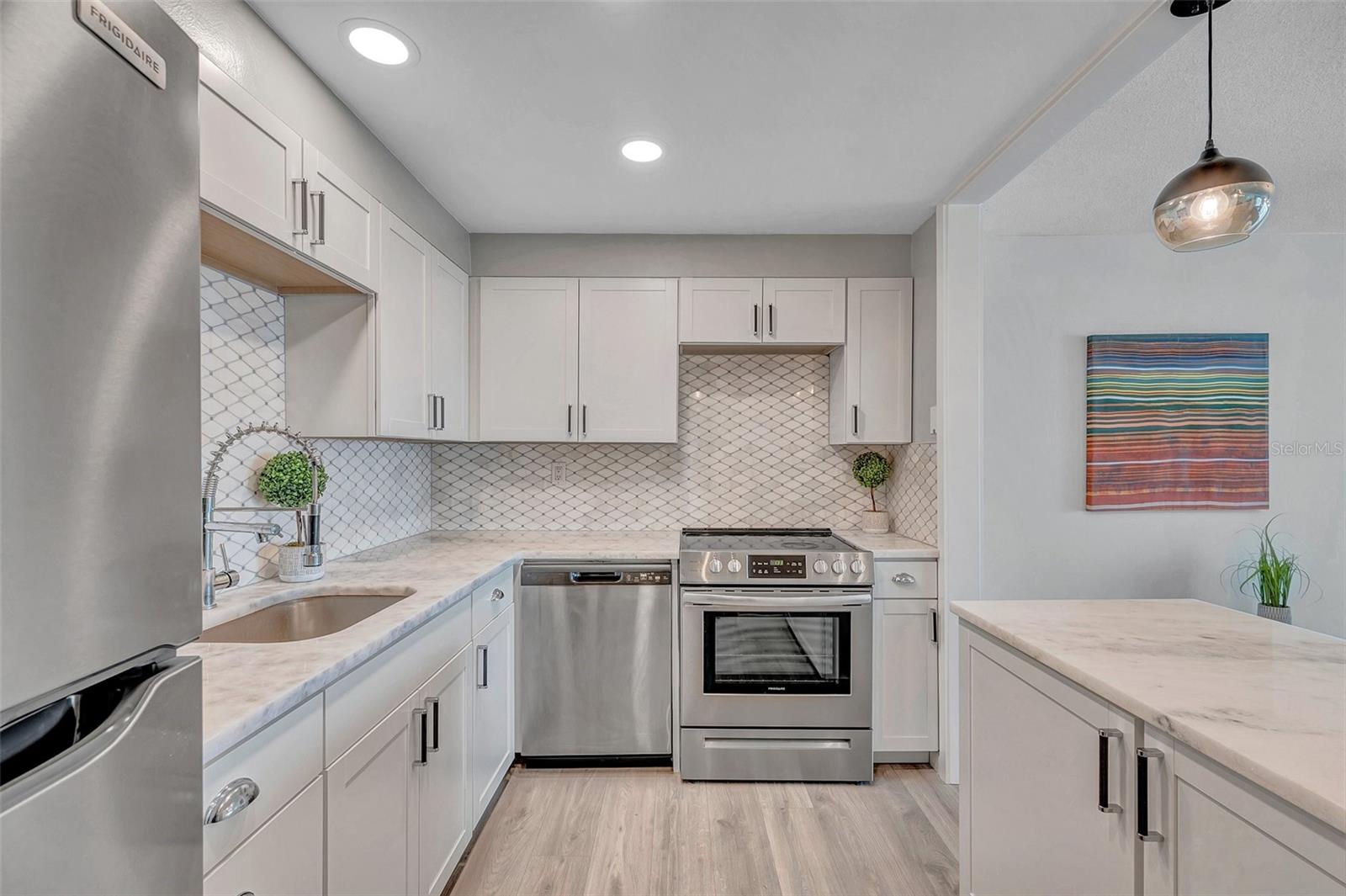 THREE PALMS POINTE - Residential