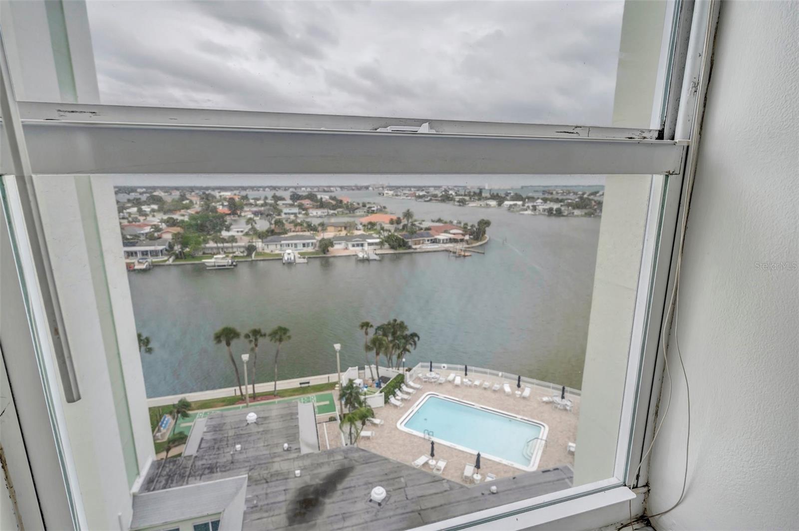 THREE PALMS POINTE - Residential