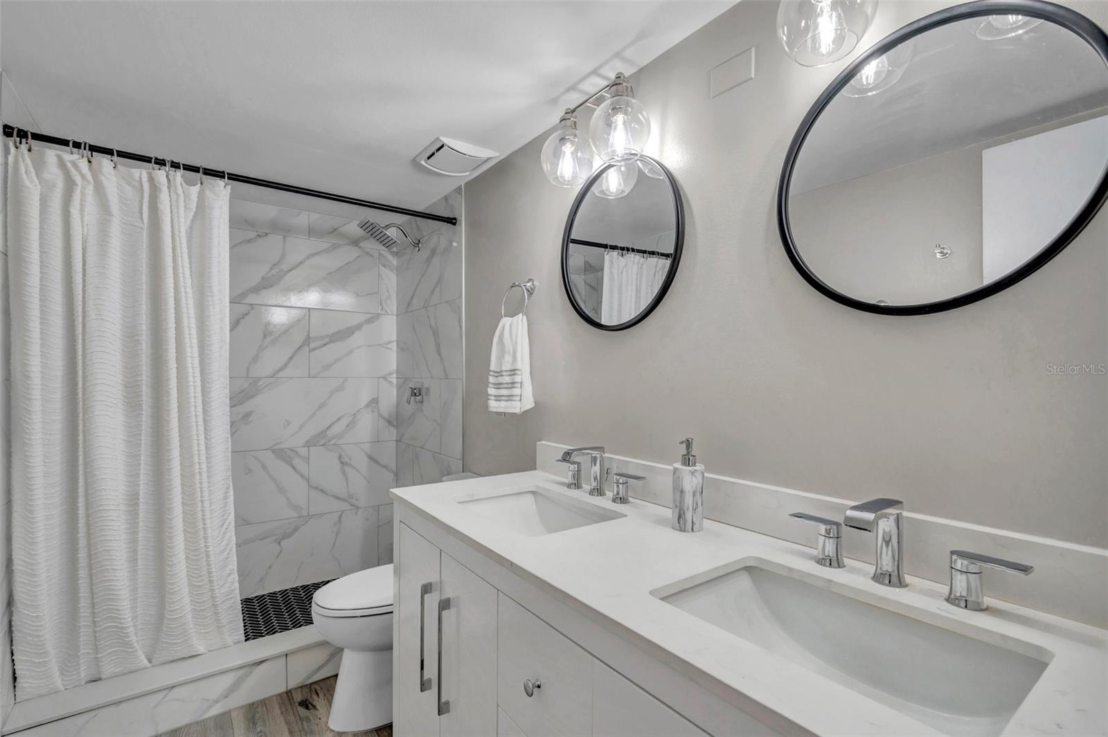 THREE PALMS POINTE - Residential