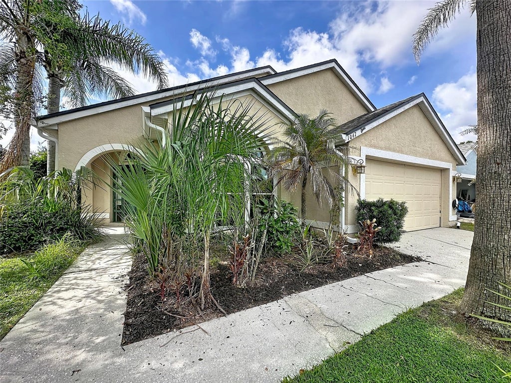 Photo of 1047 Kelly Creek Circle, Oviedo, FL 32765 (MLS # O6435250)