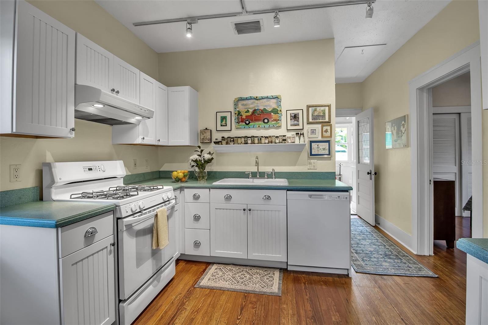 HALLS SUB JAMES S - Residential