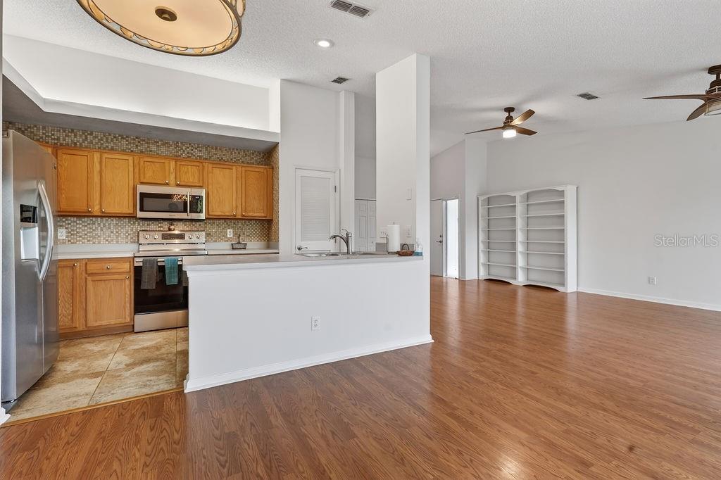 CONQUISTADOR CONDO APTS - Residential