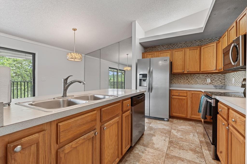 CONQUISTADOR CONDO APTS - Residential