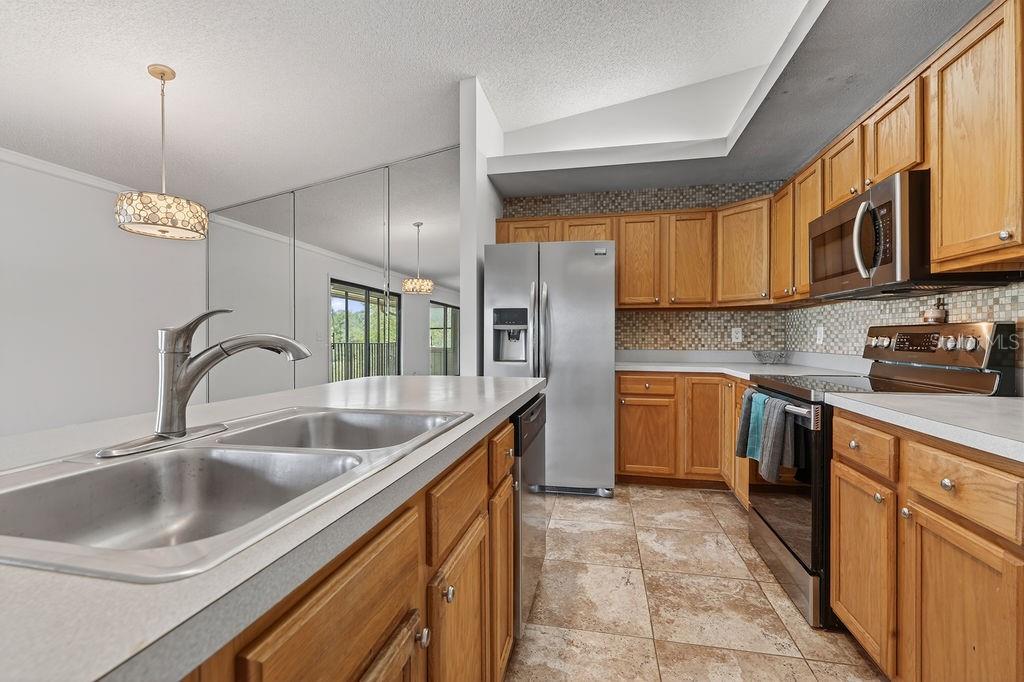 CONQUISTADOR CONDO APTS - Residential