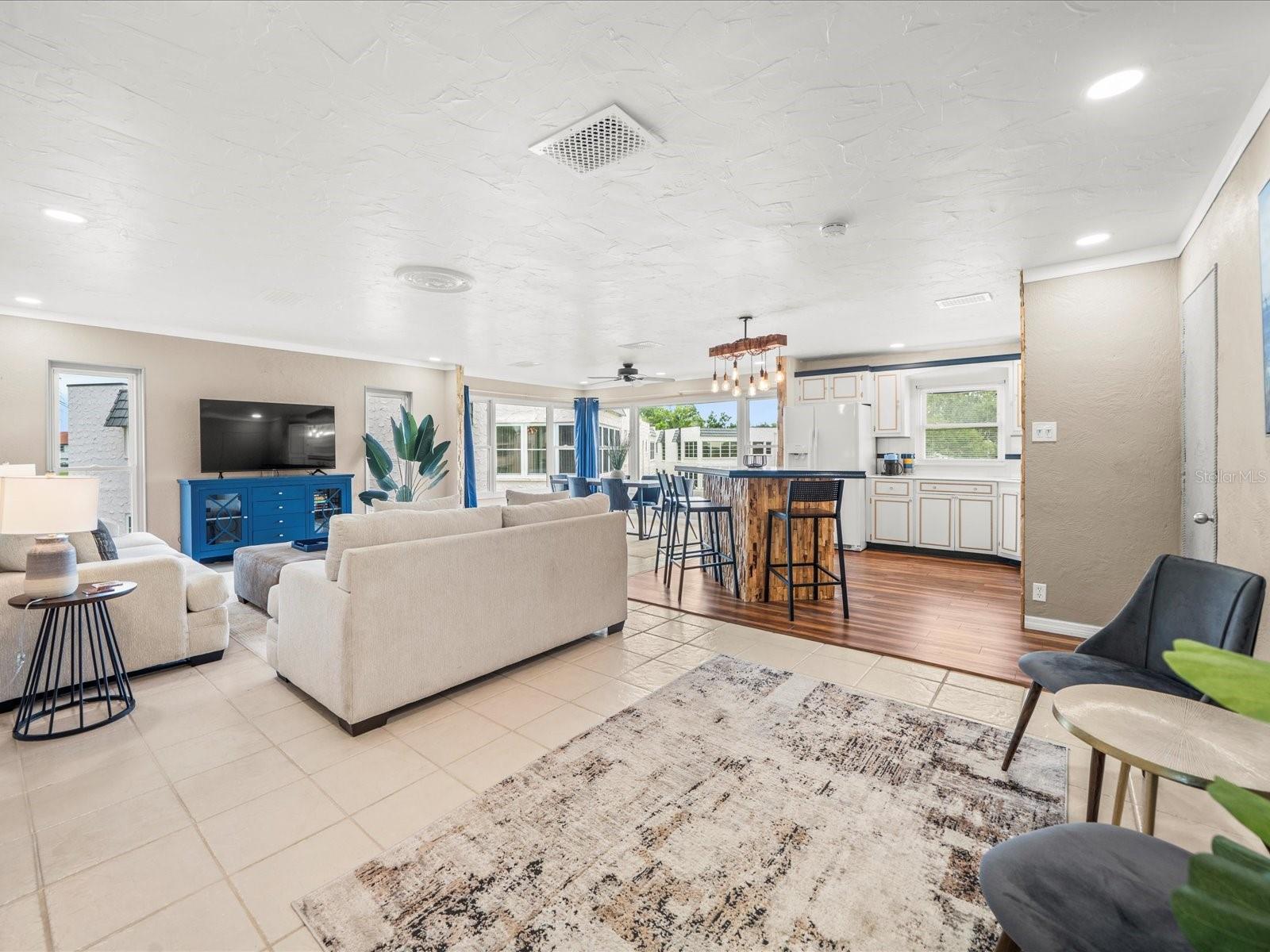 213 FERNWOOD CIRCLE 213