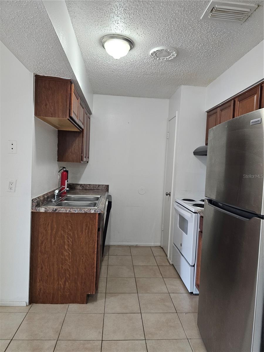 THE HAMPTONS AT BRANDON A CONDO - Residential Lease