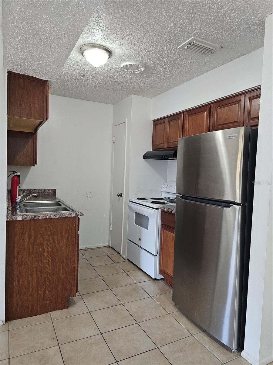 THE HAMPTONS AT BRANDON A CONDO - Residential Lease