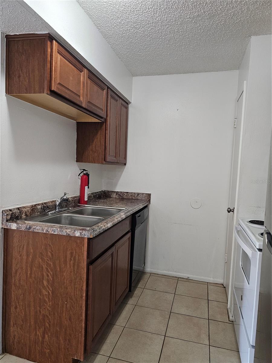 THE HAMPTONS AT BRANDON A CONDO - Residential Lease