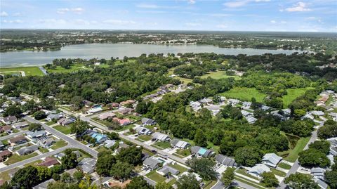 A home in LAKELAND