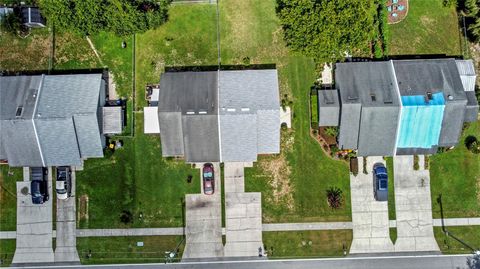 A home in LAKELAND