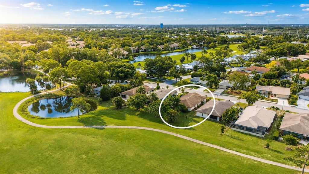 Photo of 4777 Ringwood Meadow, Sarasota, FL 34235 (MLS # A4698631)