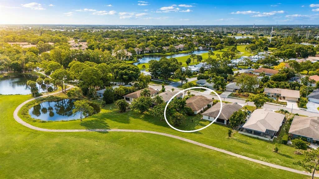 Photo of 4777 Ringwood Meadow, Sarasota, FL 34235 (MLS # A4698631)