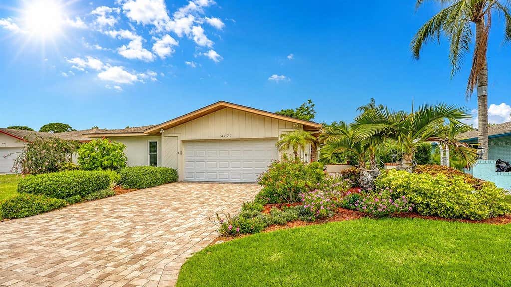Photo of 4777 Ringwood Meadow, Sarasota, FL 34235 (MLS # A4698631)