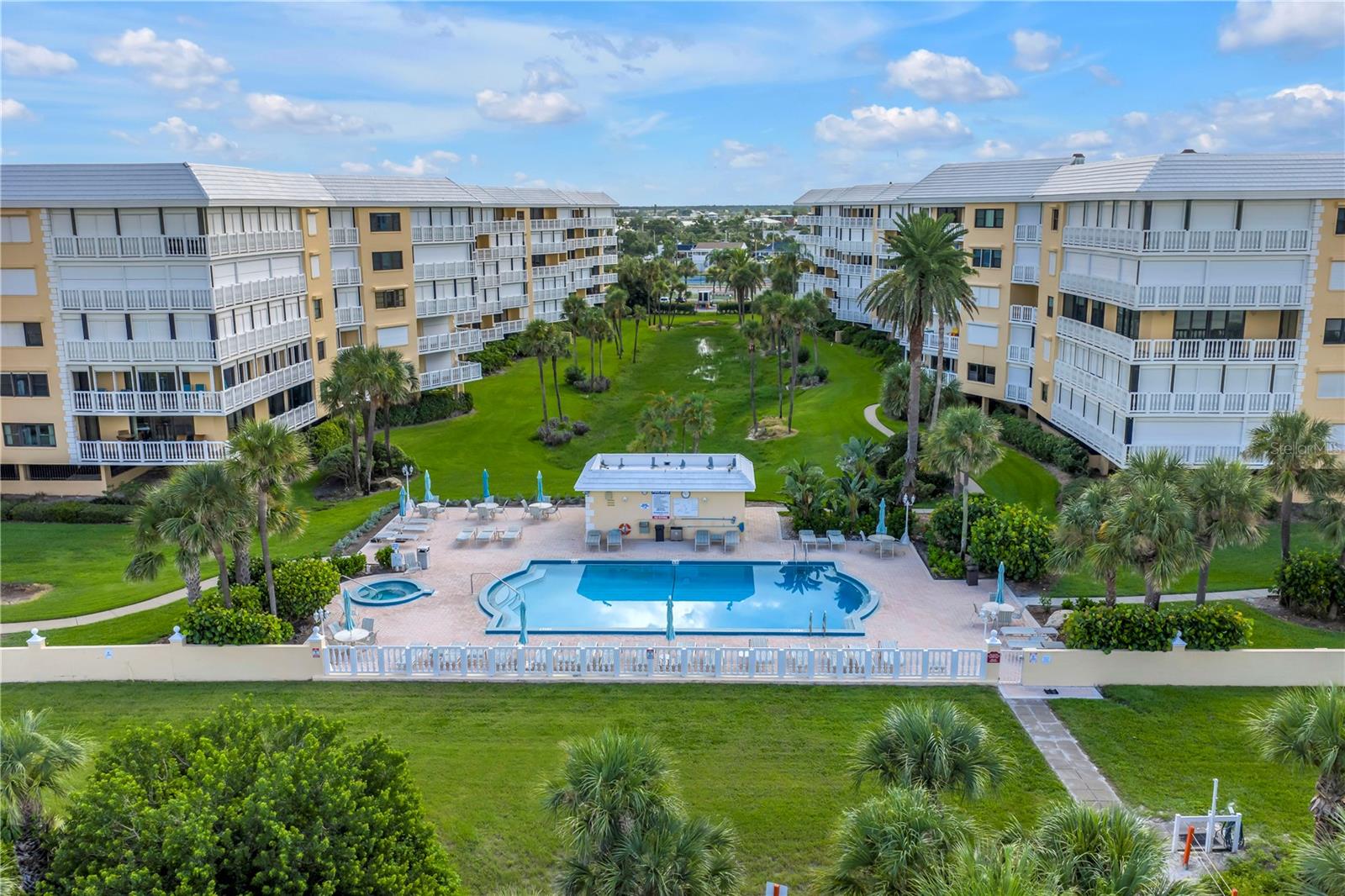 SILVER SANDS BEACH & RACQUET CLUB - Residential