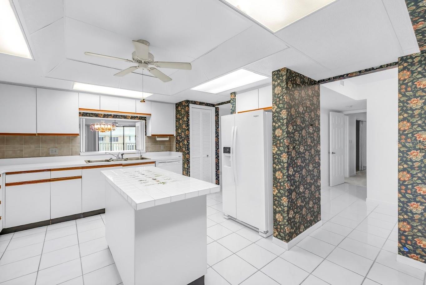 SILVER SANDS BEACH & RACQUET CLUB - Residential