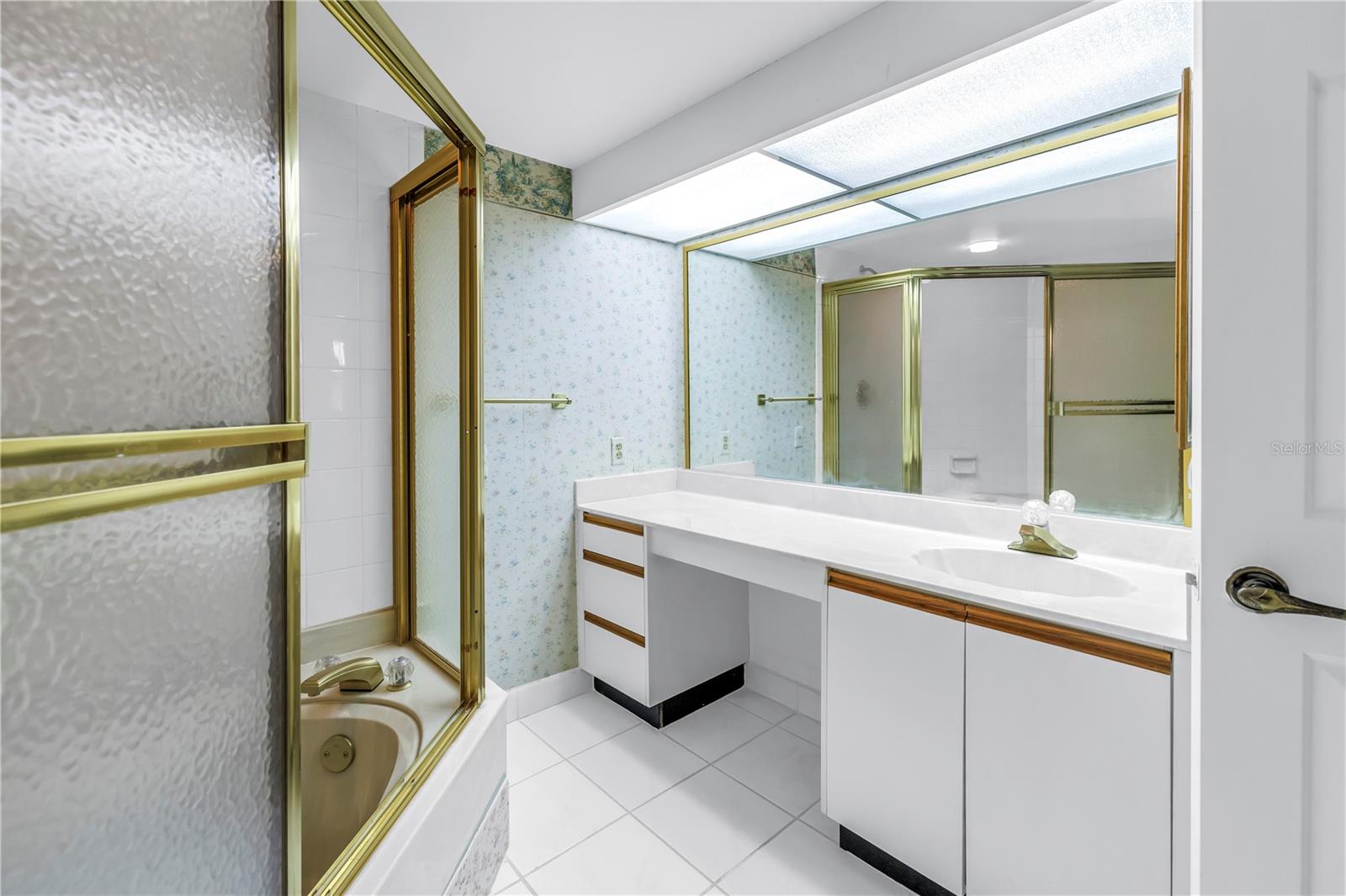 SILVER SANDS BEACH & RACQUET CLUB - Residential