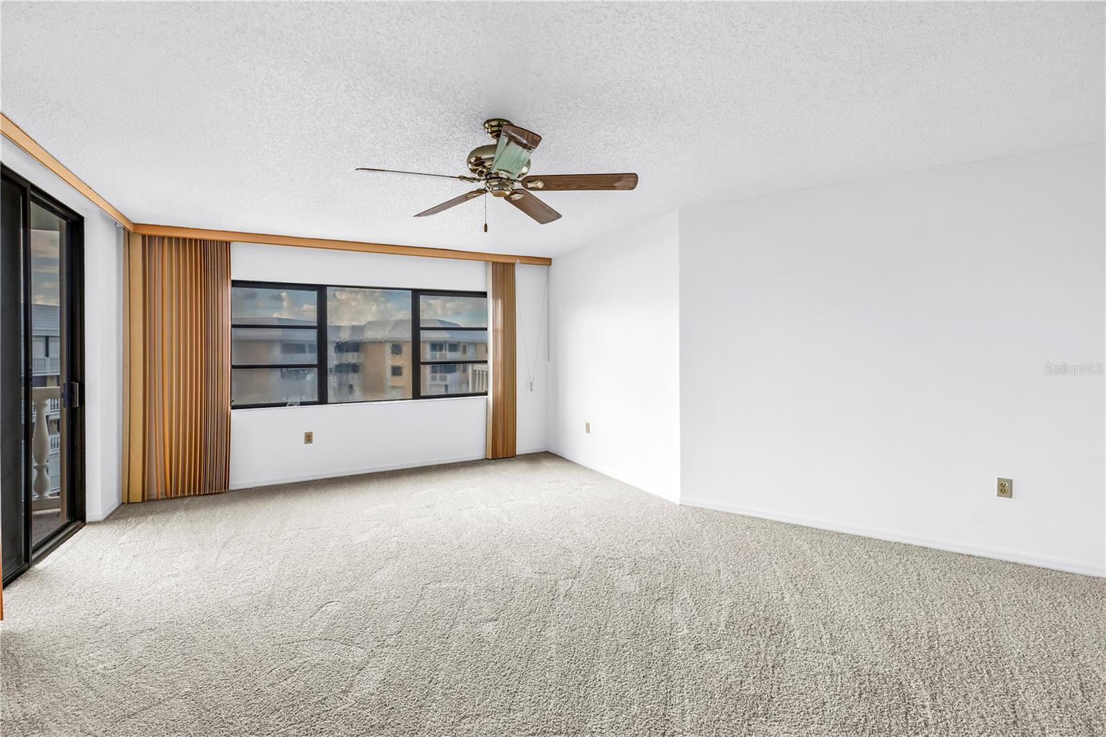 SILVER SANDS BEACH & RACQUET CLUB - Residential