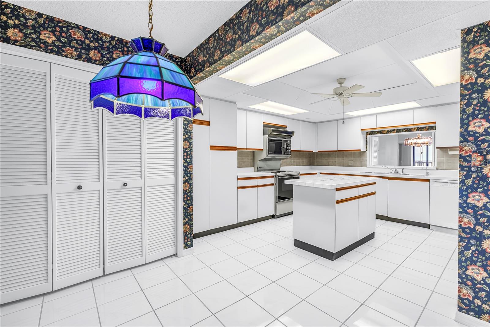 SILVER SANDS BEACH & RACQUET CLUB - Residential