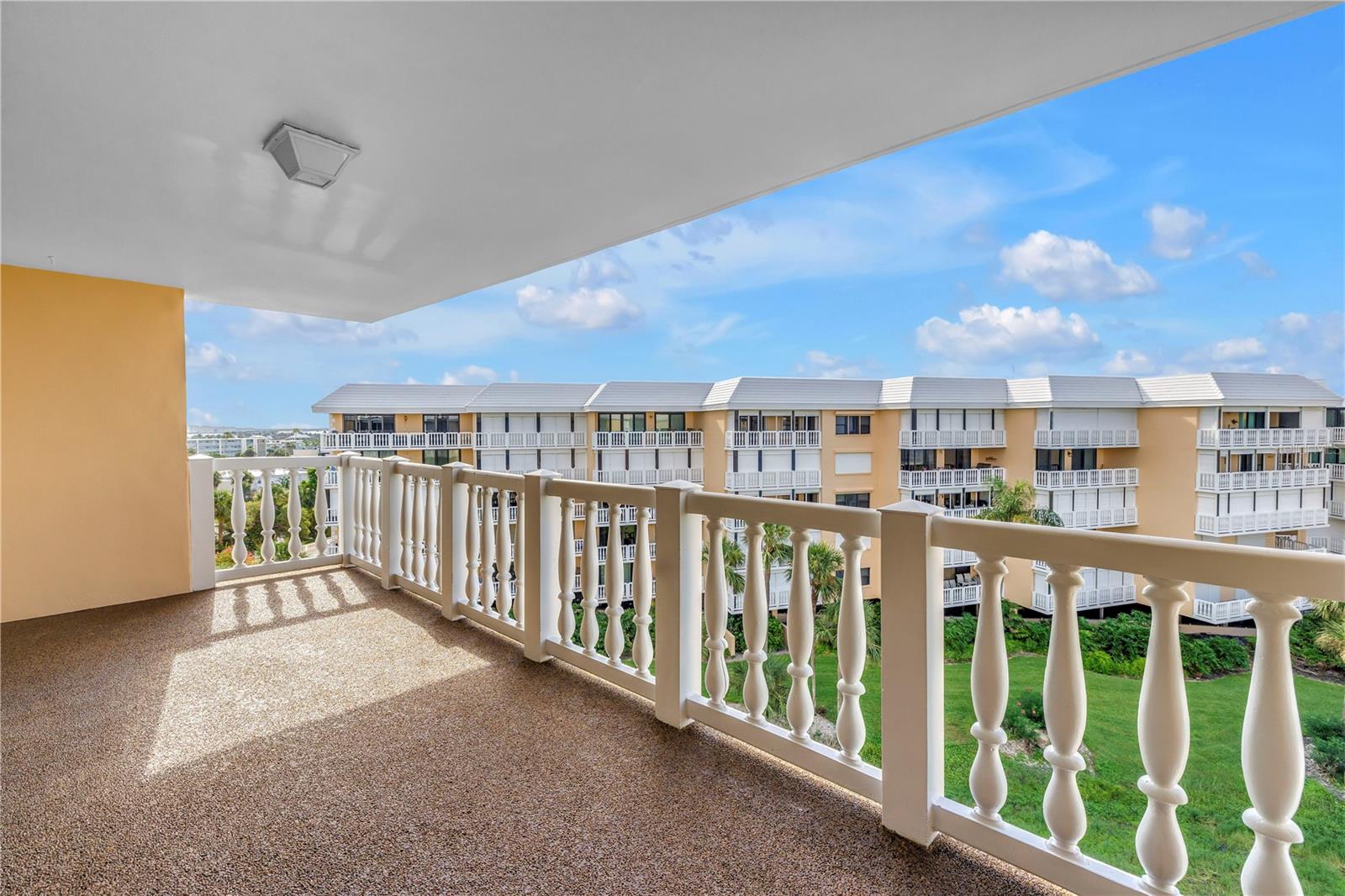 SILVER SANDS BEACH & RACQUET CLUB - Residential