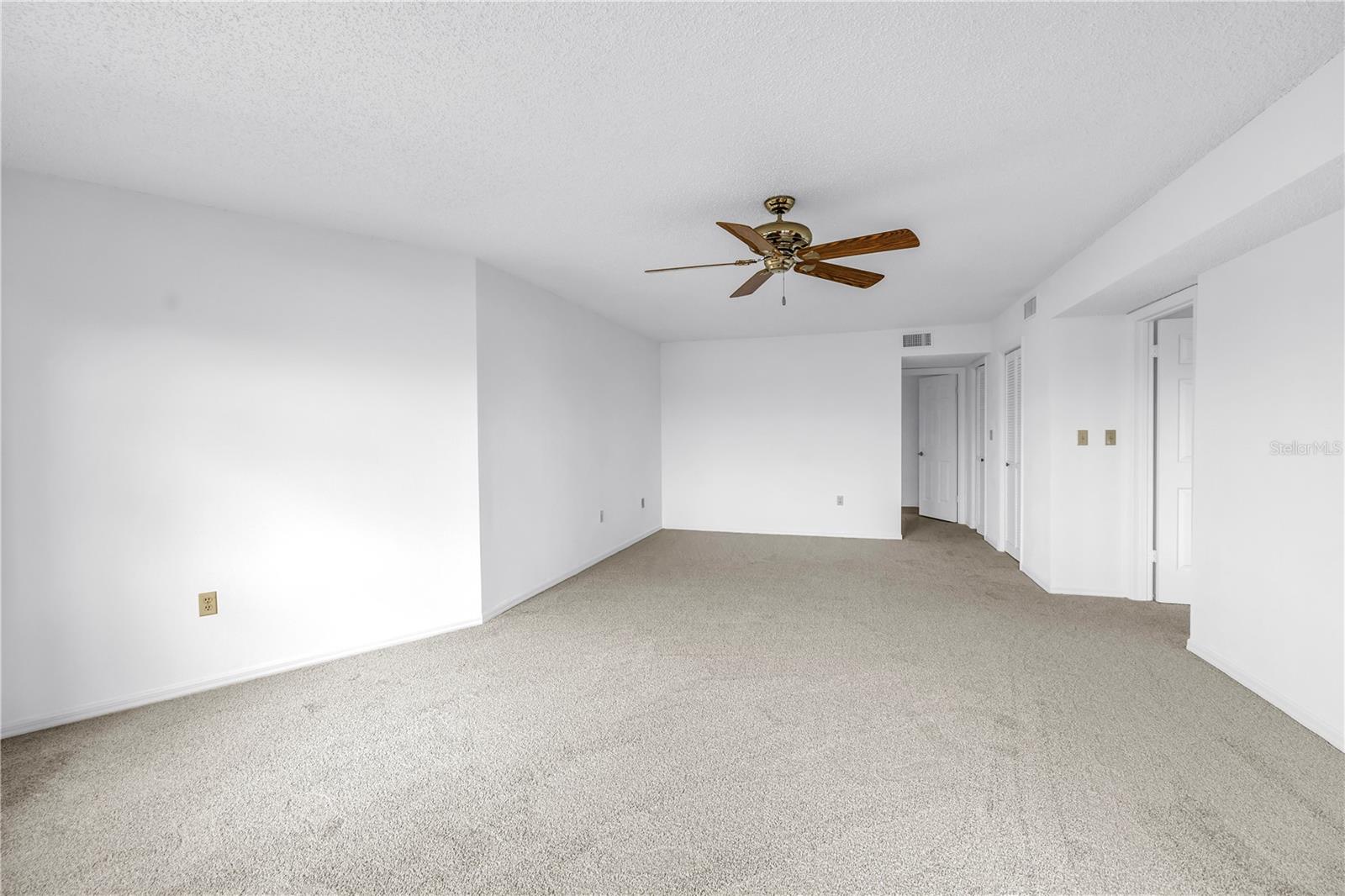 SILVER SANDS BEACH & RACQUET CLUB - Residential