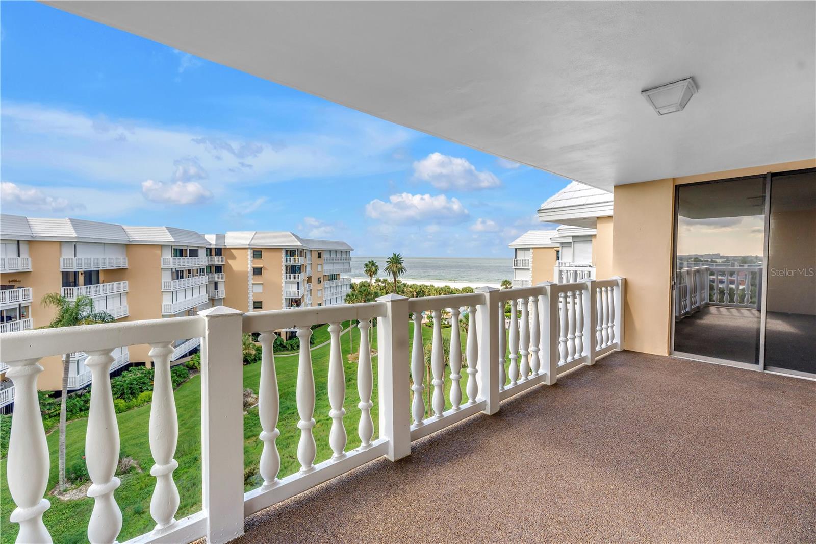 SILVER SANDS BEACH & RACQUET CLUB - Residential