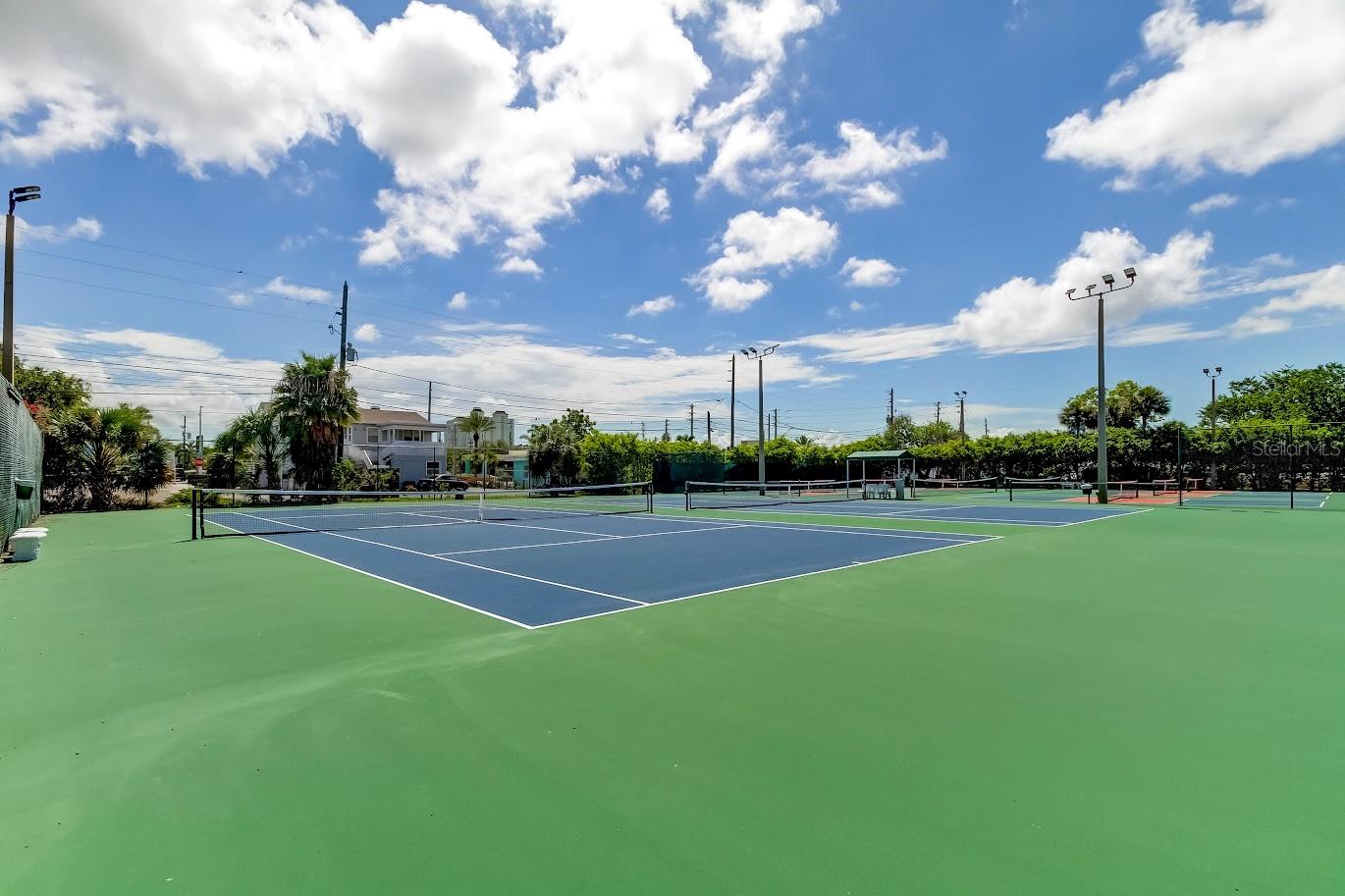 SILVER SANDS BEACH & RACQUET CLUB - Residential