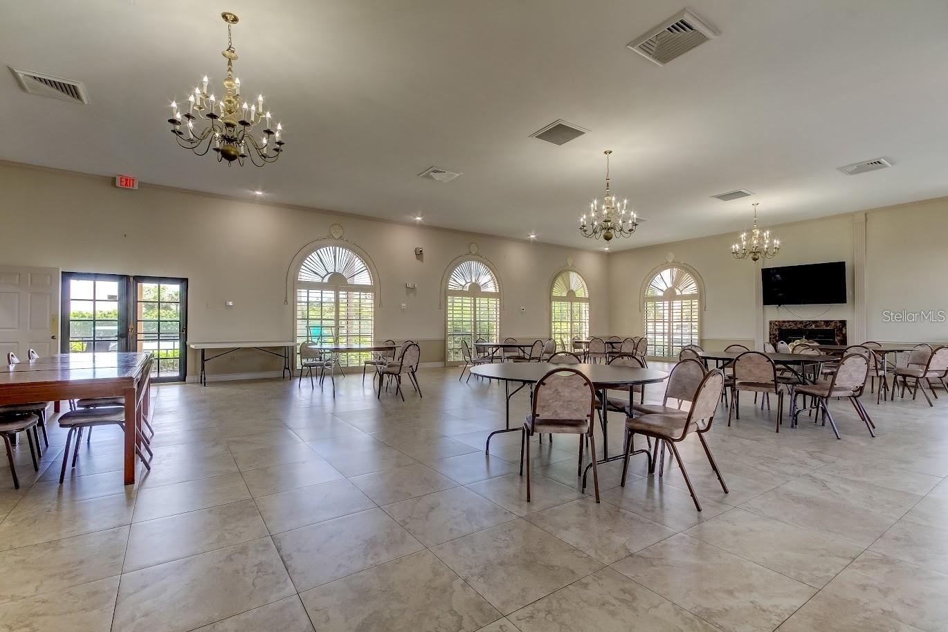 SILVER SANDS BEACH & RACQUET CLUB - Residential