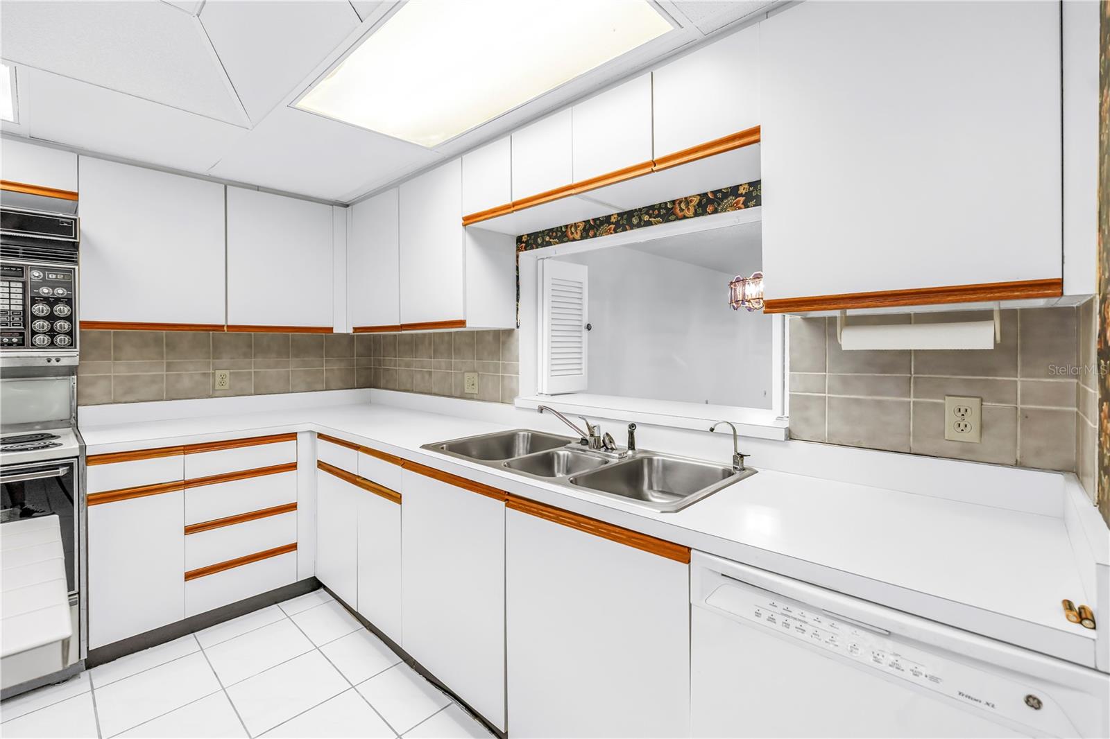 SILVER SANDS BEACH & RACQUET CLUB - Residential