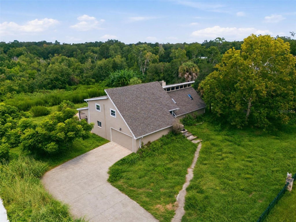 Photo of 310 Hidden Lake Drive, Brandon, FL 33511 (MLS # C7530019)