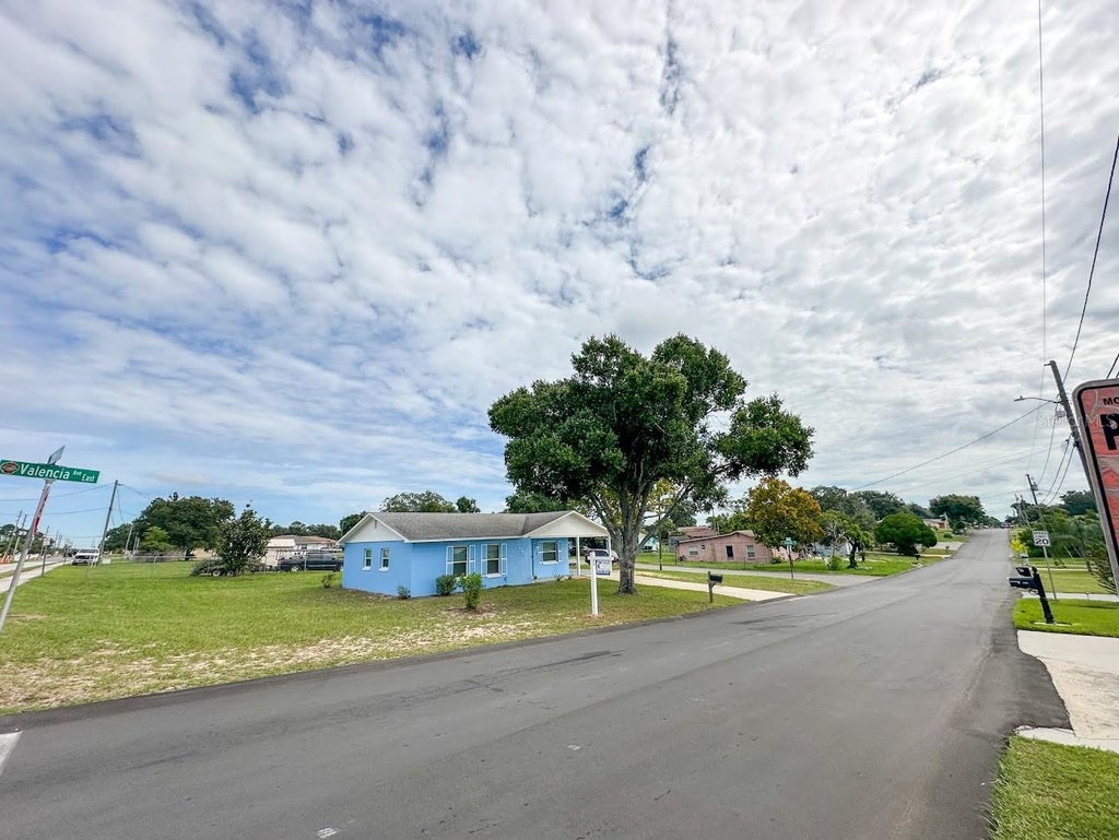 Photo of 1000 Valencia Avenue, Haines City, FL 33844 (MLS # L4965400)