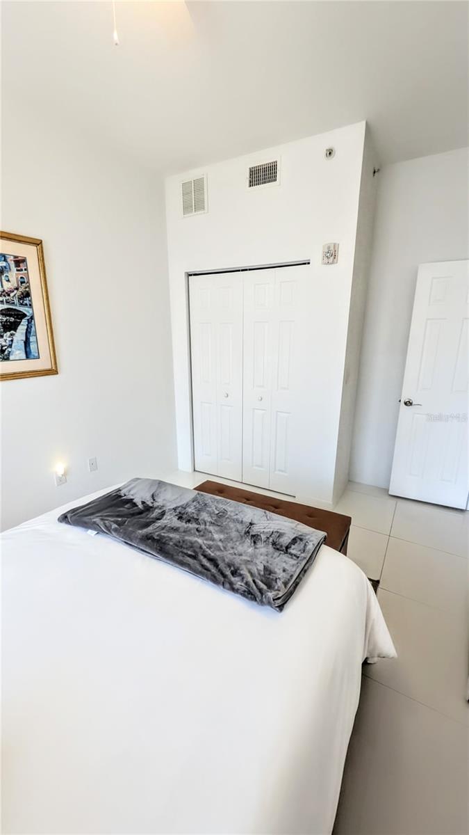 BROADWAY PROMENADE - Residential Lease