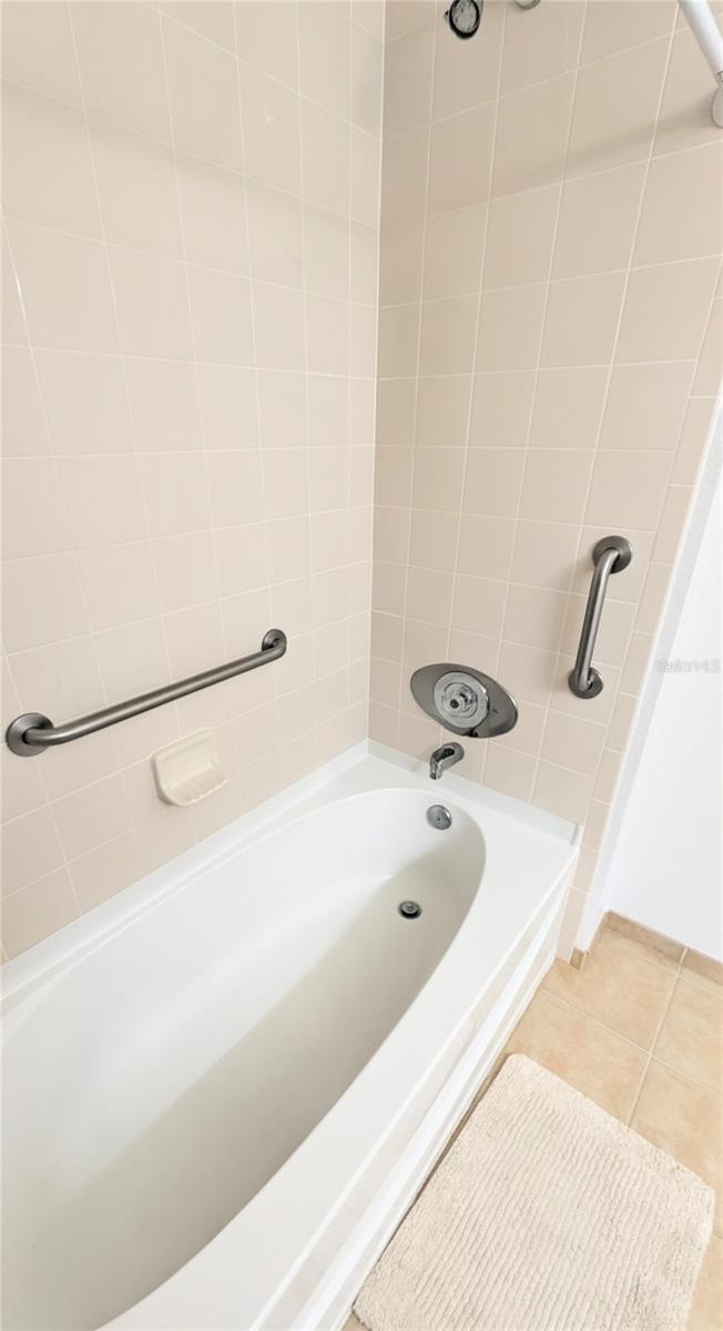 BROADWAY PROMENADE - Residential Lease