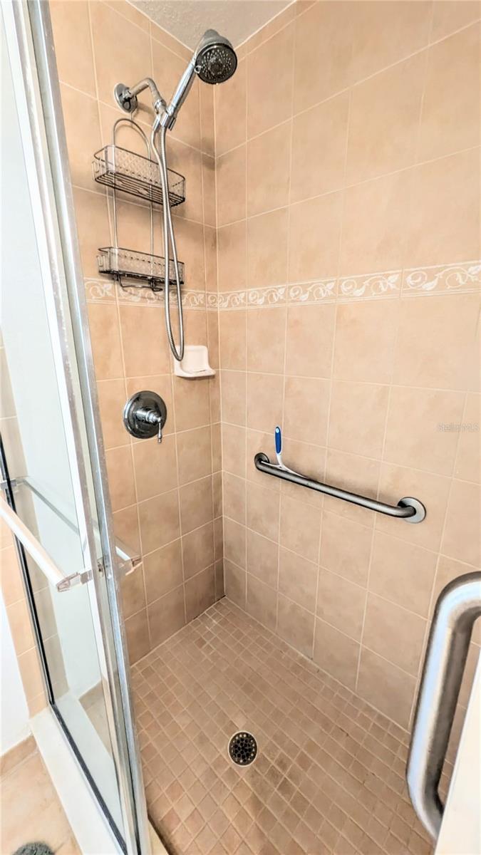 BROADWAY PROMENADE - Residential Lease