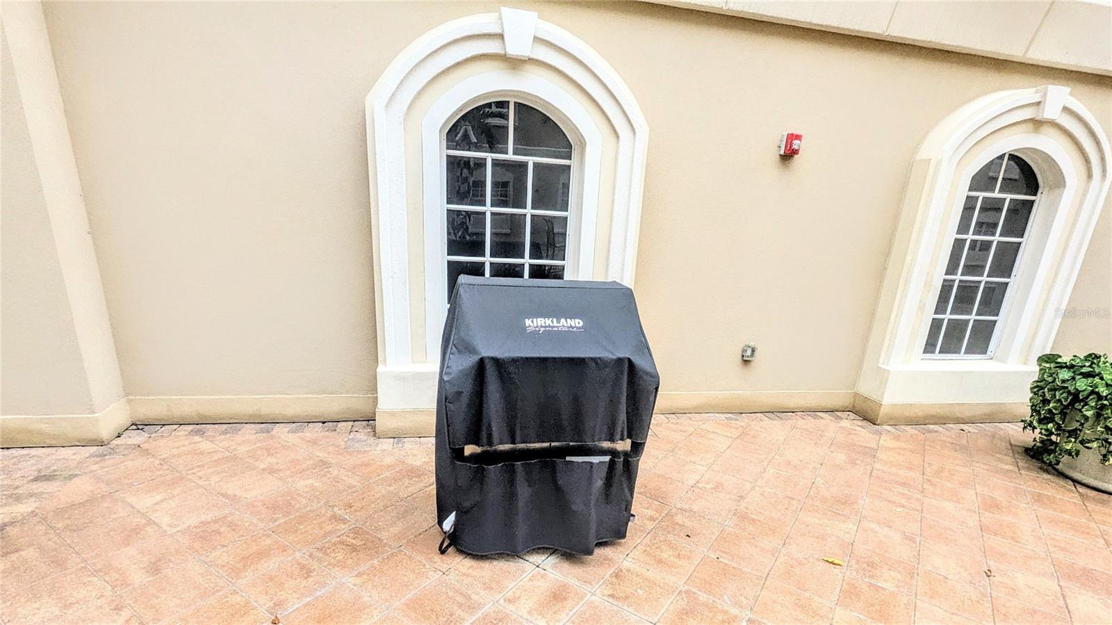 BROADWAY PROMENADE - Residential Lease