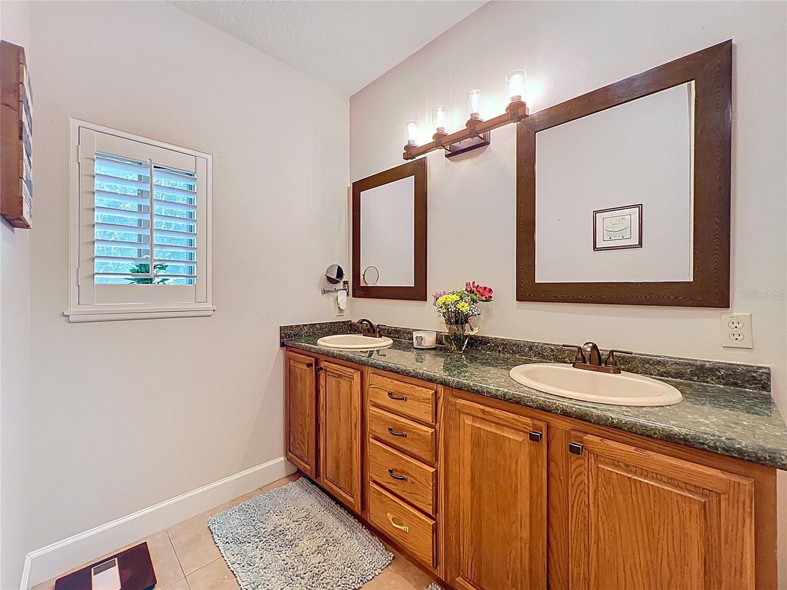 IOLA WOODS - Residential