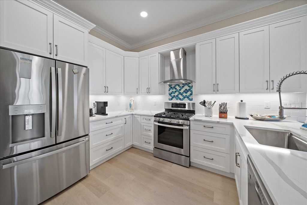 Photo of 6708 Drewrys Bluff, Bradenton, FL 34203 (MLS # A4680995)