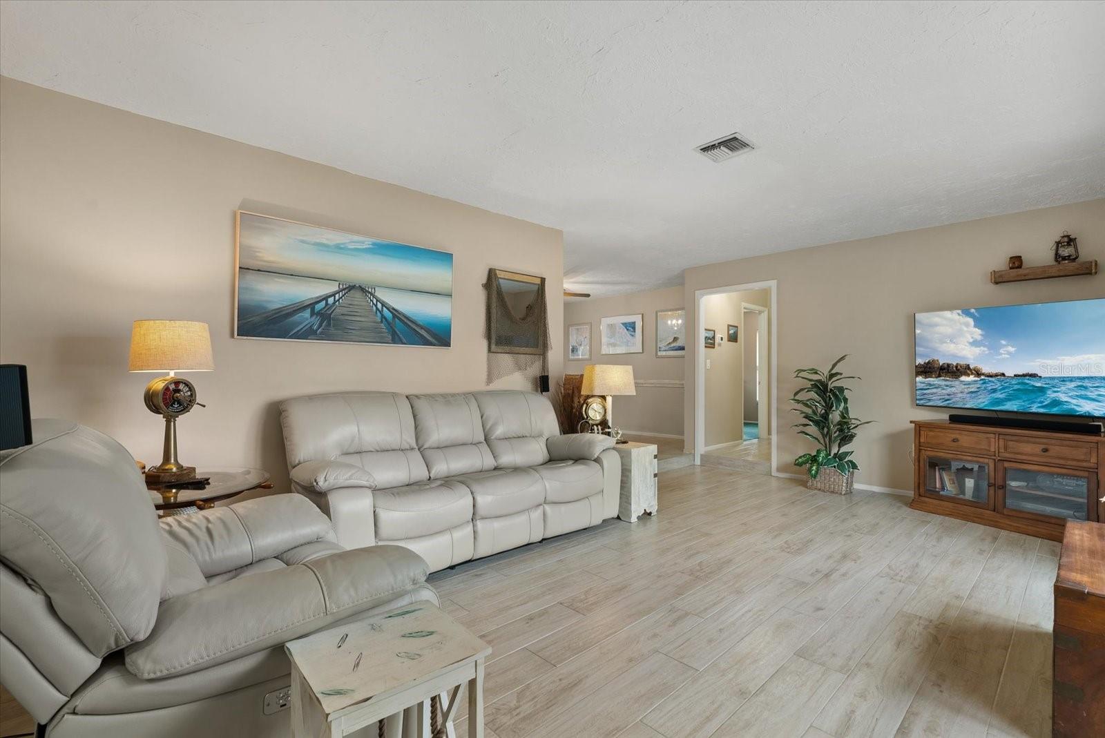 MAGNOLIA MANOR RIVER SEC - Residential