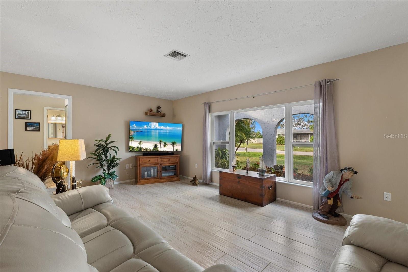 MAGNOLIA MANOR RIVER SEC - Residential