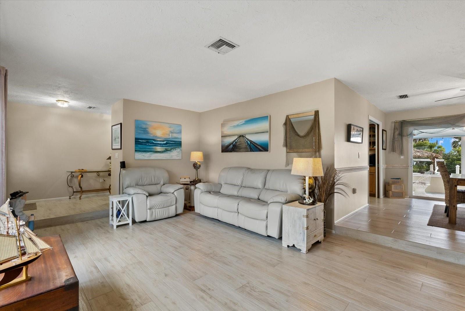 MAGNOLIA MANOR RIVER SEC - Residential