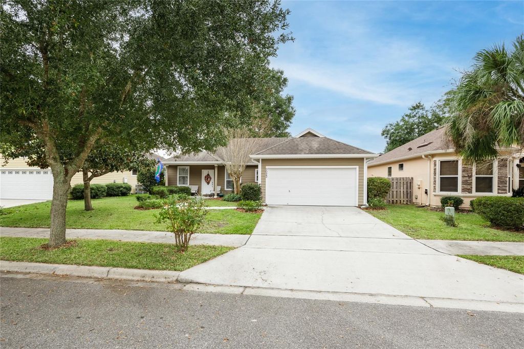 Photo of 9023 SW 75th Lane, Gainesville, FL 32608 (MLS # GC535696)