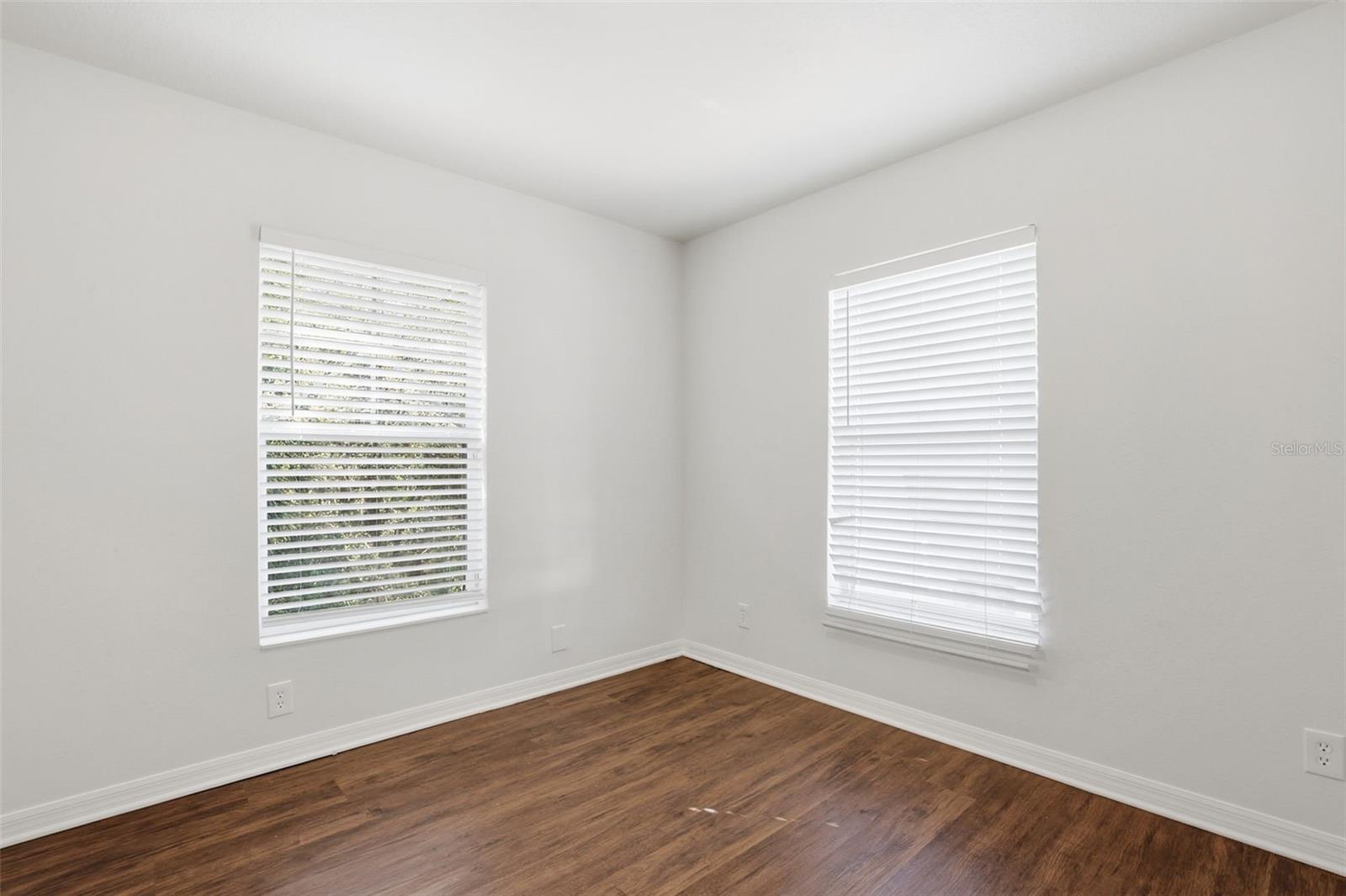 CHARLESTON PLACE TWNHMS - Residential