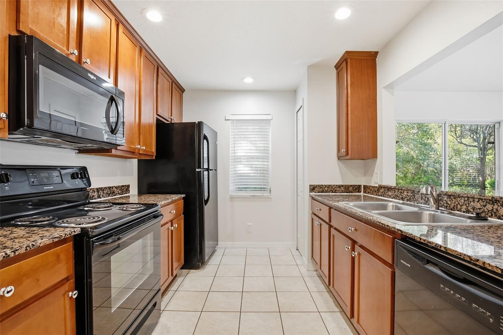 CHARLESTON PLACE TWNHMS - Residential