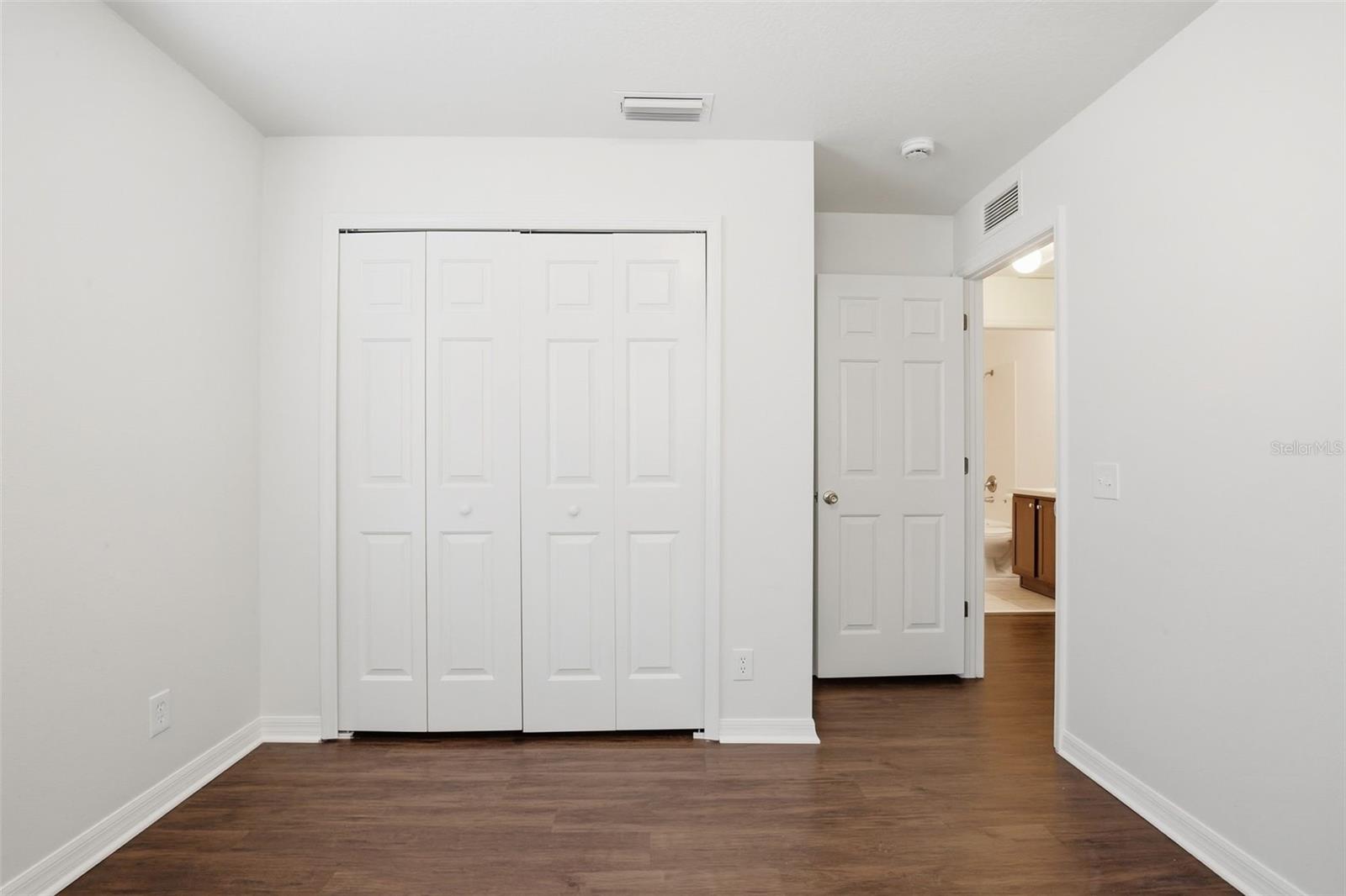 CHARLESTON PLACE TWNHMS - Residential