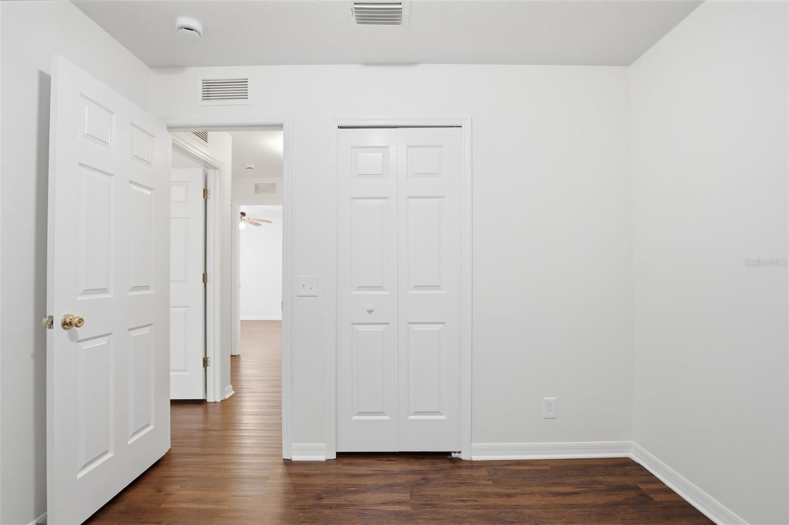 CHARLESTON PLACE TWNHMS - Residential