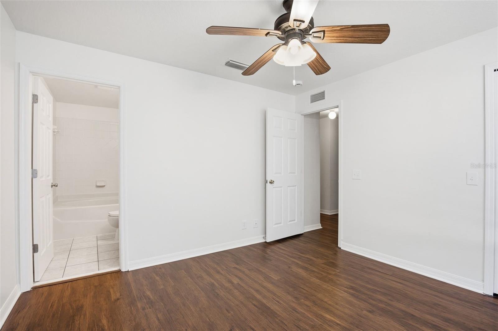 CHARLESTON PLACE TWNHMS - Residential