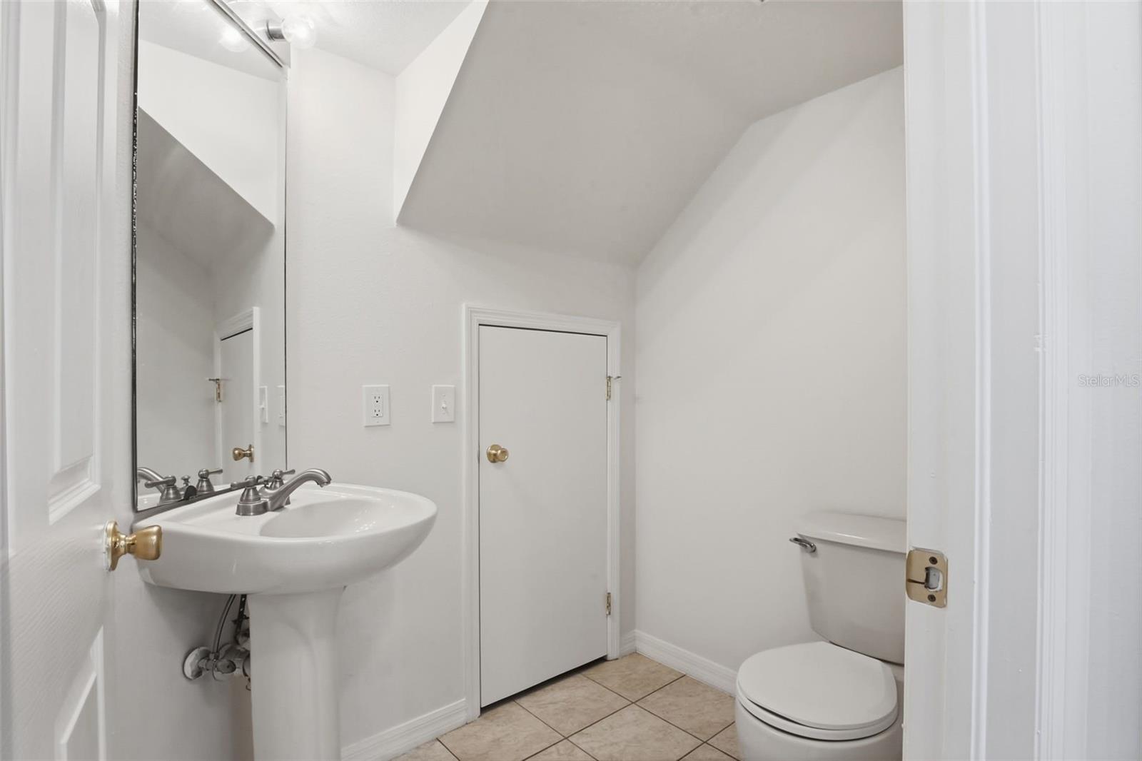 CHARLESTON PLACE TWNHMS - Residential