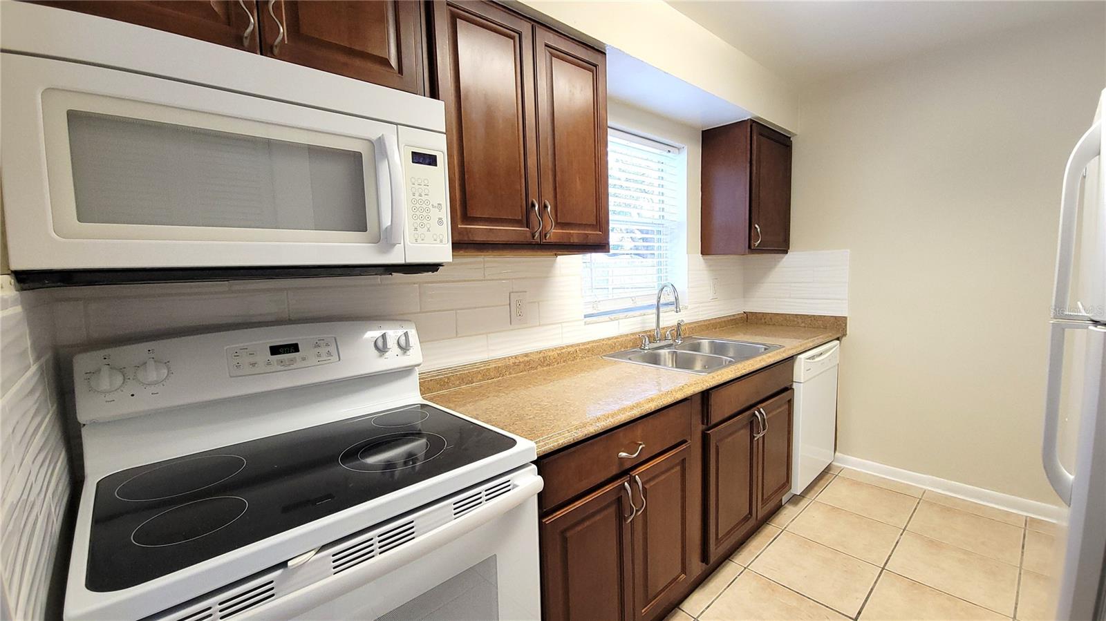 DELTONA LAKES UN 28 - Residential